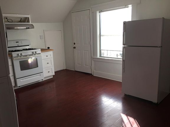 4th image of 422 N Virginia Ct