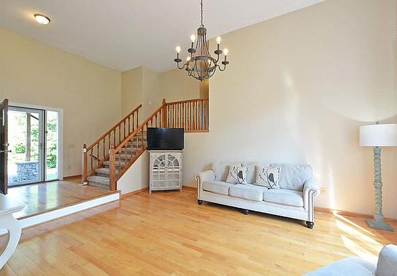 4th image of 1619 Ashbury Pl