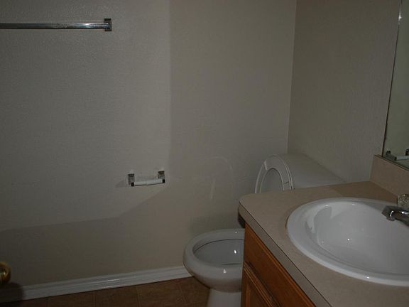 2nd image of 307 Briar Cir E