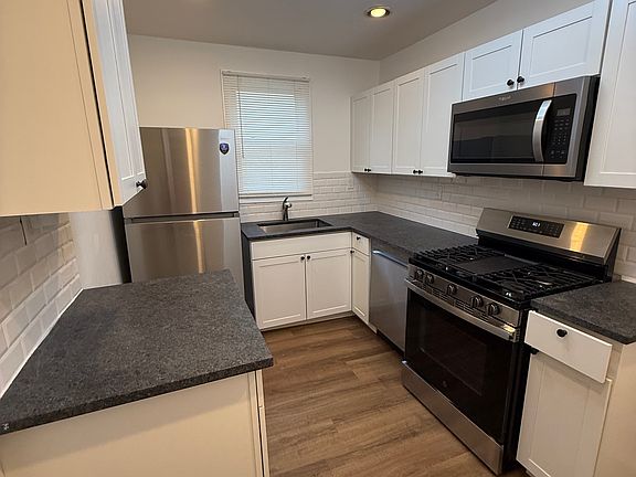 4th image of 34 Fenner Ave #1