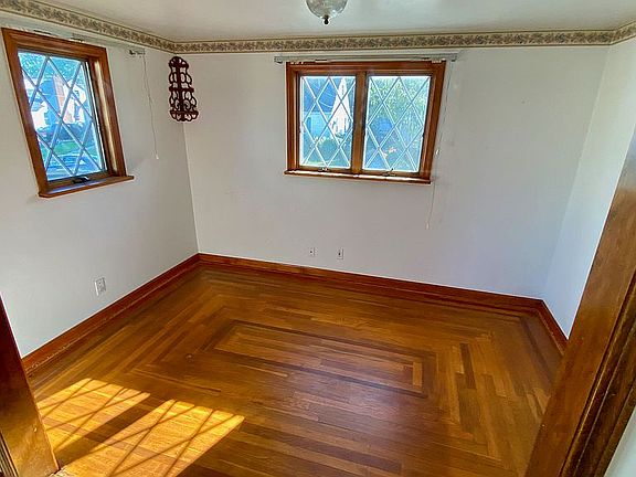 Front entrance foyer