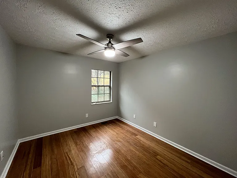 670 Emerald Ave — Photo 8