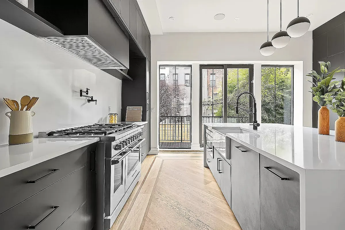 226 Macon Street — Photo 2