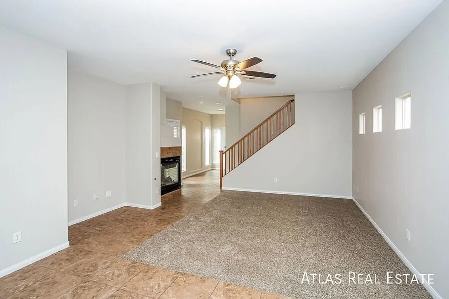Ready For You To Move In! Bright & Spacious 3-Bedroom Home Near Farm Road And N. Grand Canyon Drive! — Photo 4