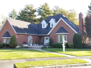 3 Carriage Ln, Reading, MA 01867