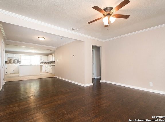 3rd image of 527 W Hermosa Dr