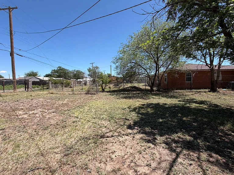 301 E Wildy St — Photo 15