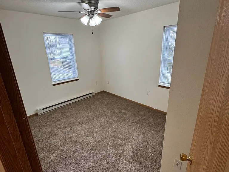 90 E Gridley Ave — Photo 22