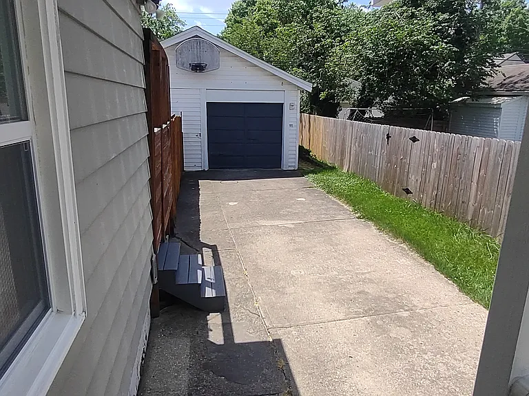 220 Monteray Ave — Photo 4