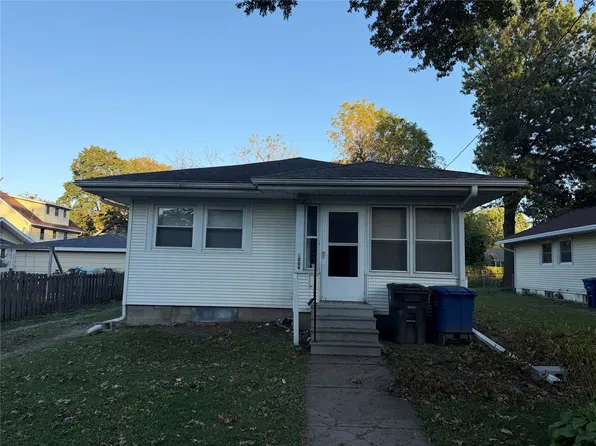 1009 44th Pl, Des Moines, IA 50311