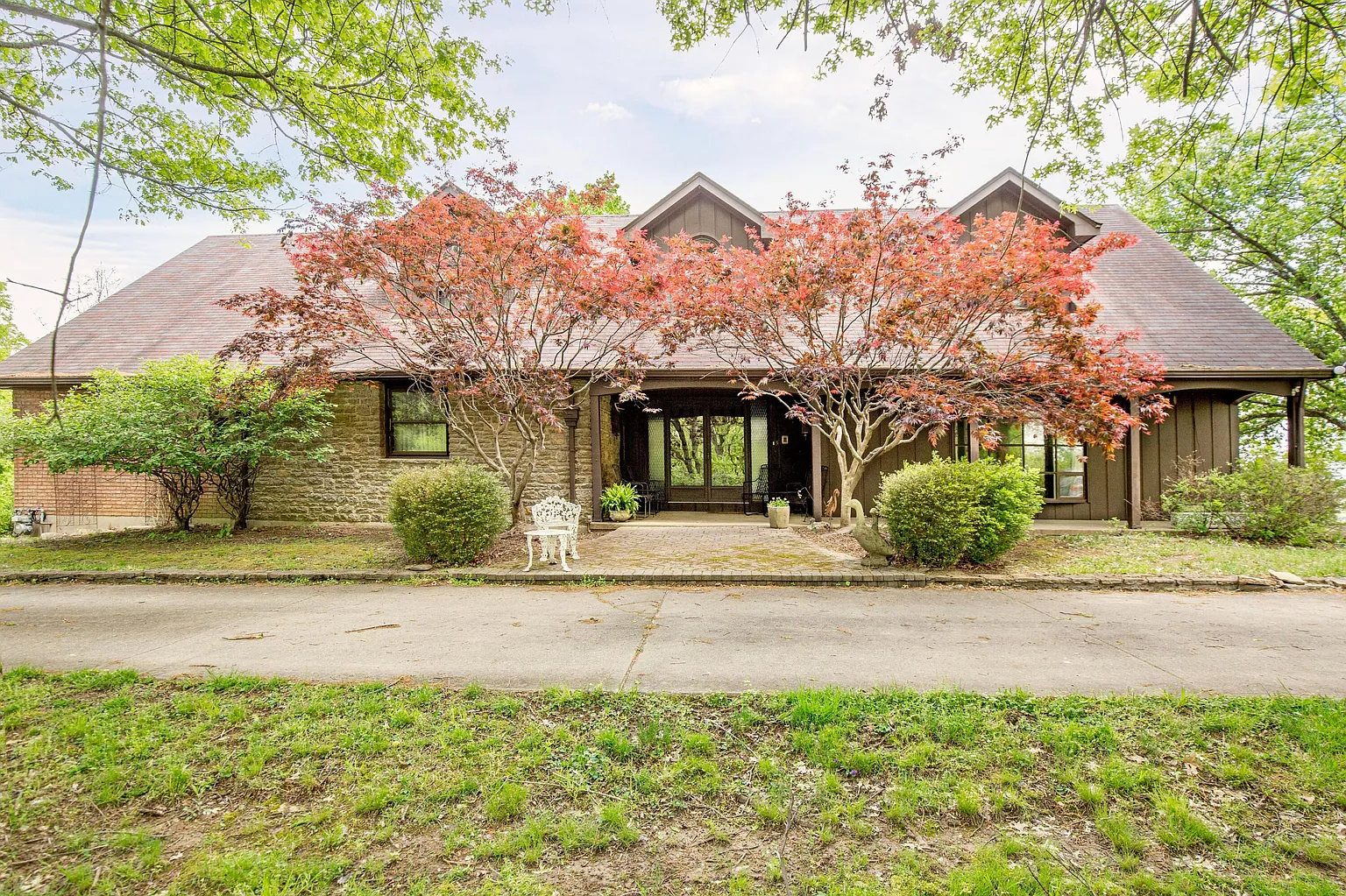 150 Shamrock Ln photo 1