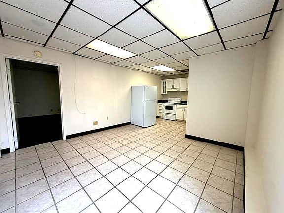 5th image of 915 Main St #302