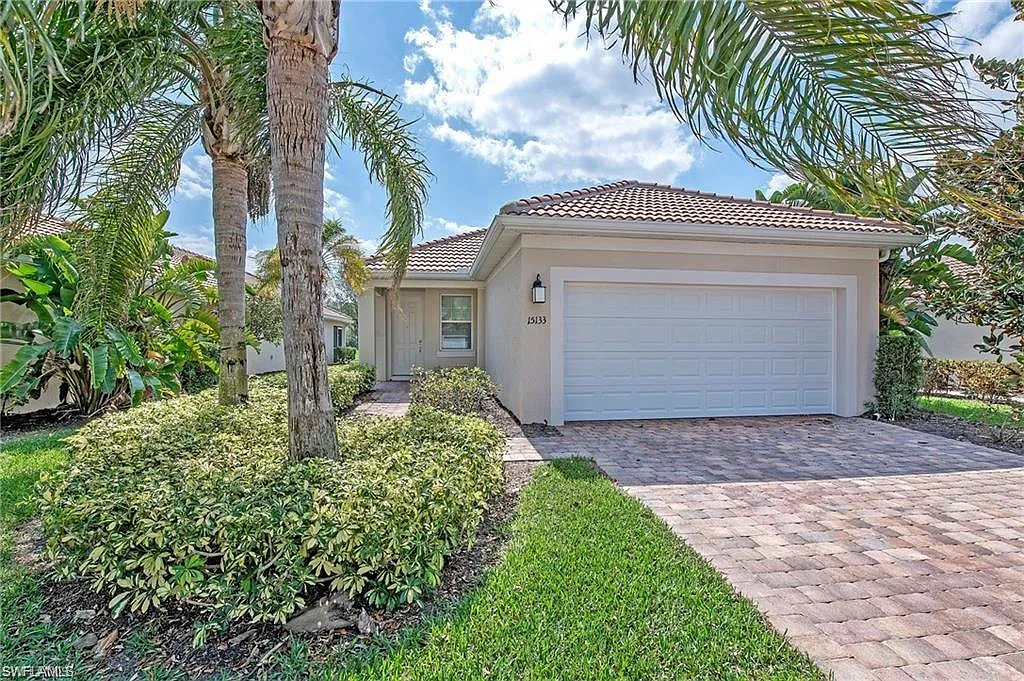 2 bed, 2.0 bath, 1429 sqft, $2,500 — Photo 2