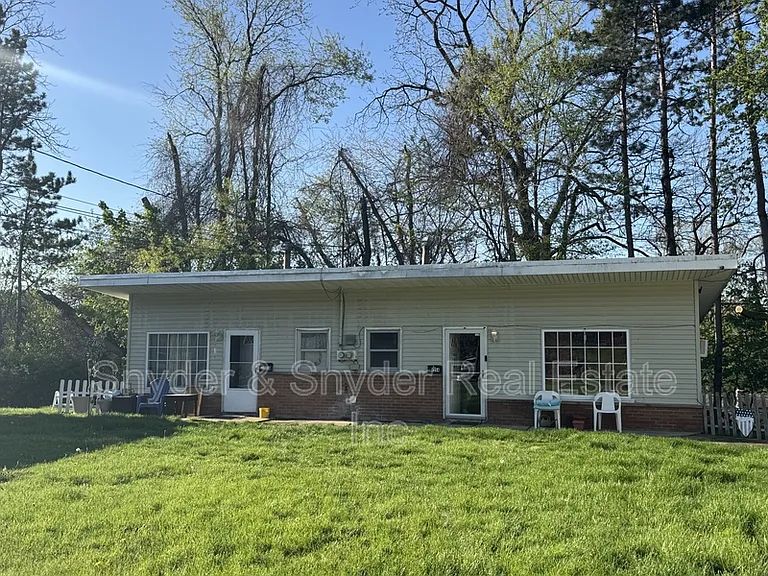 2350 Newton St — Photo 2