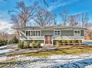 486 Mitchell Dr, Valley Cottage, NY 10989