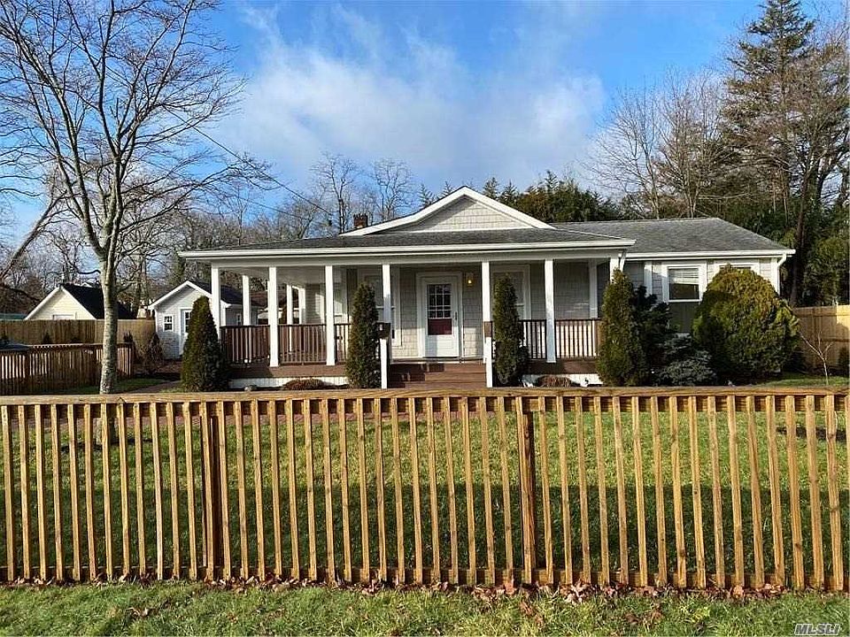 1st image of 170 Huntington Dr