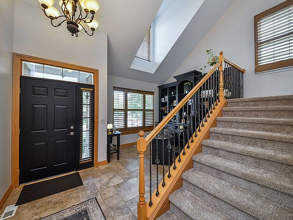 3rd image of 322 Quarry Ridge Cir