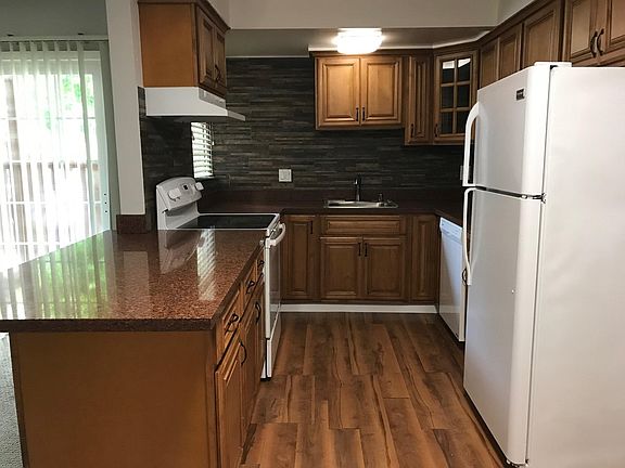 4th image of 649 Manor Dr APT B
