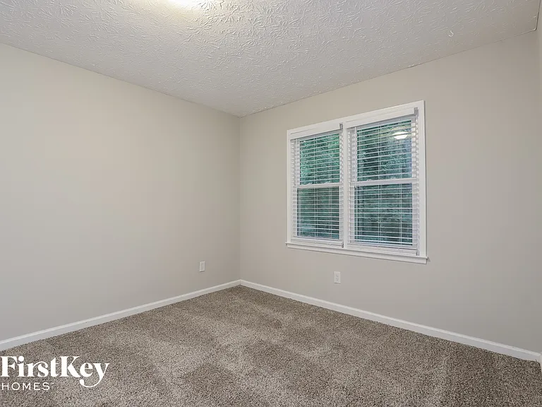 3585 Chastain Ct — Photo 12