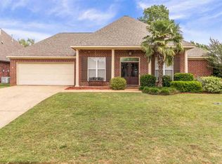 110 Lake Pointe Dr, Pearl, MS 39208