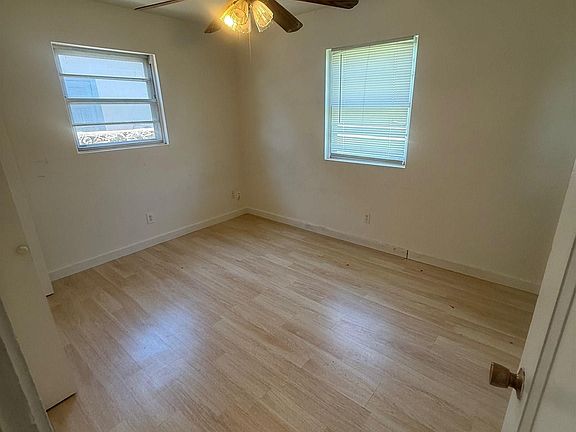 3rd image of 1811 W Hermosa Dr