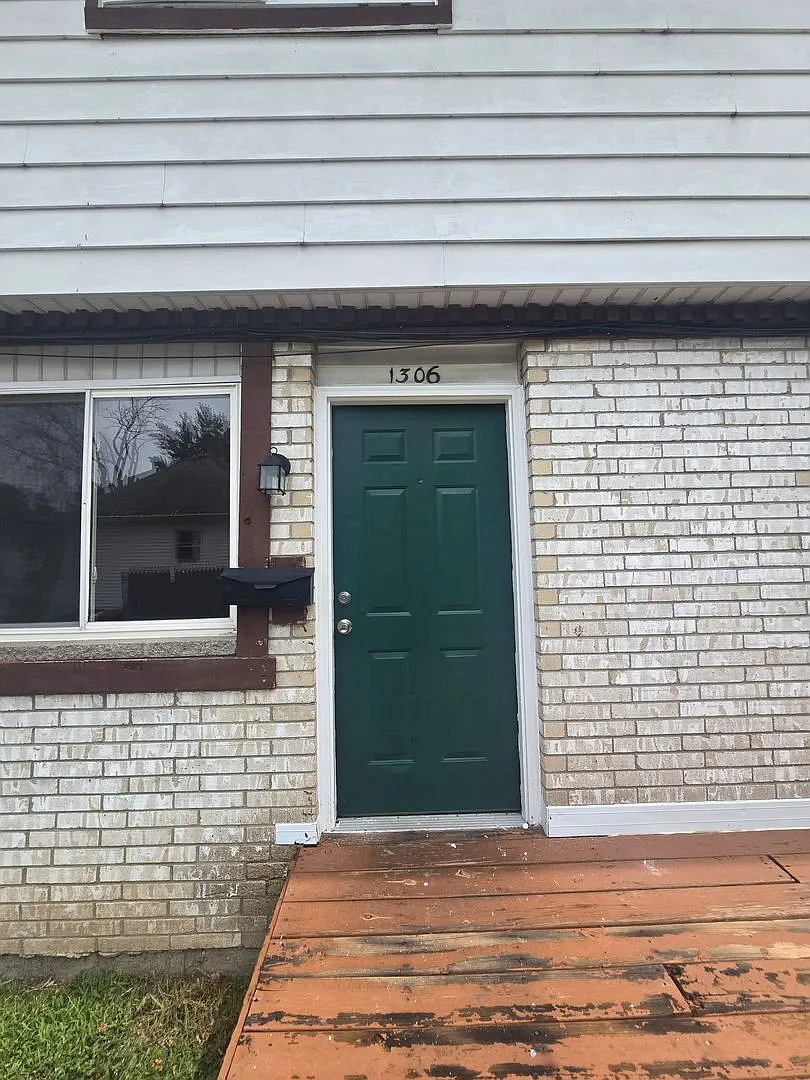 1304 Braley — Photo 1