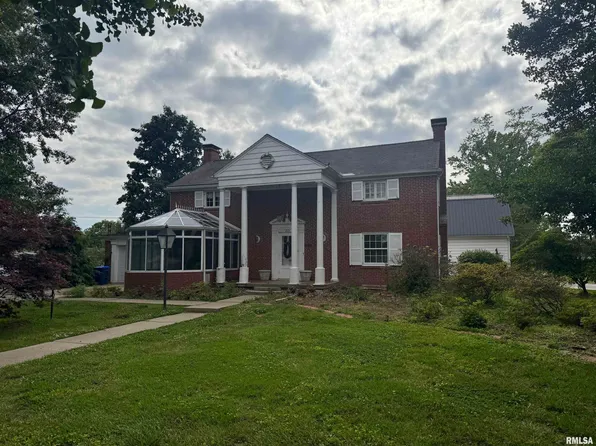 215 3rd St, Carmi, IL 62821