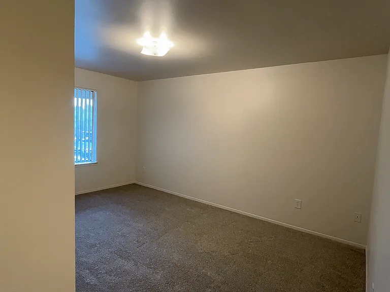 Lakeside Village Apartments — Photo 78