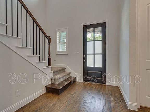 4th image of 2421 Belvedere Ln