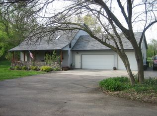 916 Fuller St, Fenton, MI 48430