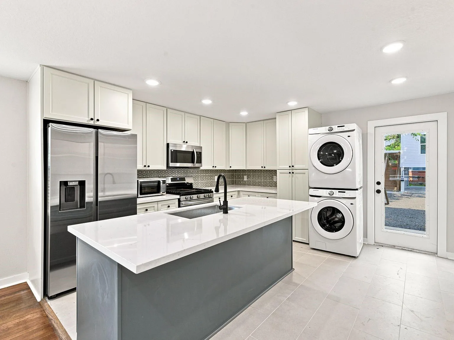 2 bed, 2.0 bath, 1244 sqft, $1,750 — Photo 4