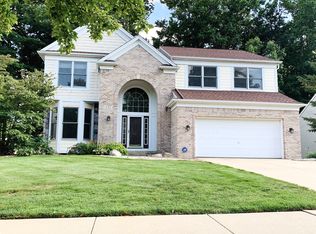 4702 Woodcreek Dr SE, Kentwood, MI 49546