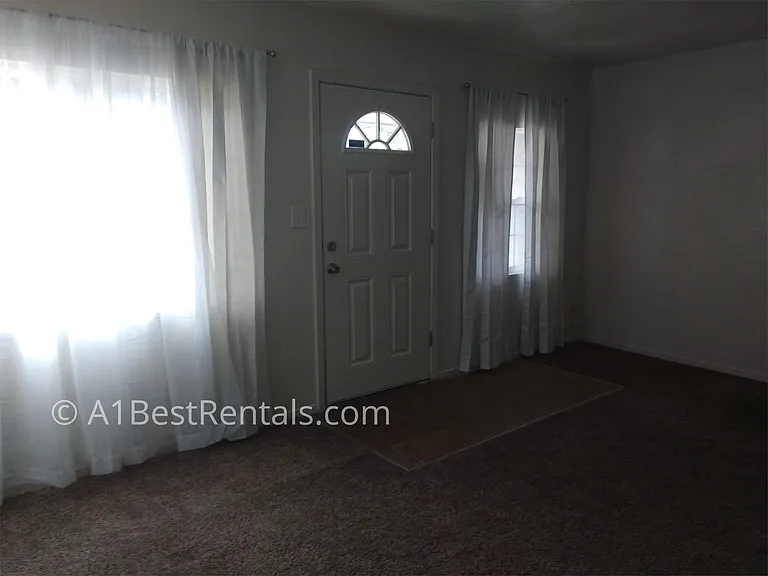 427 Corson Ave — Photo 4