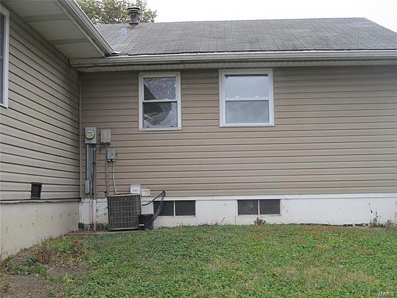3rd image of 323 Wilson Park Ln