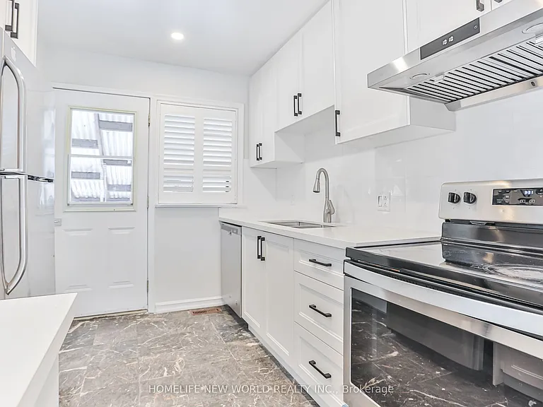 3 Erlesmere Ave — Photo 6
