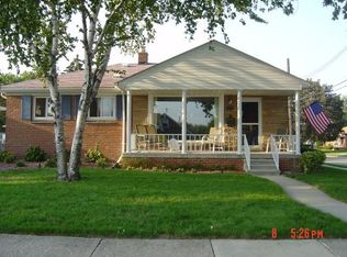 1530 Mayflower Ave, Lincoln Park, MI 48146
