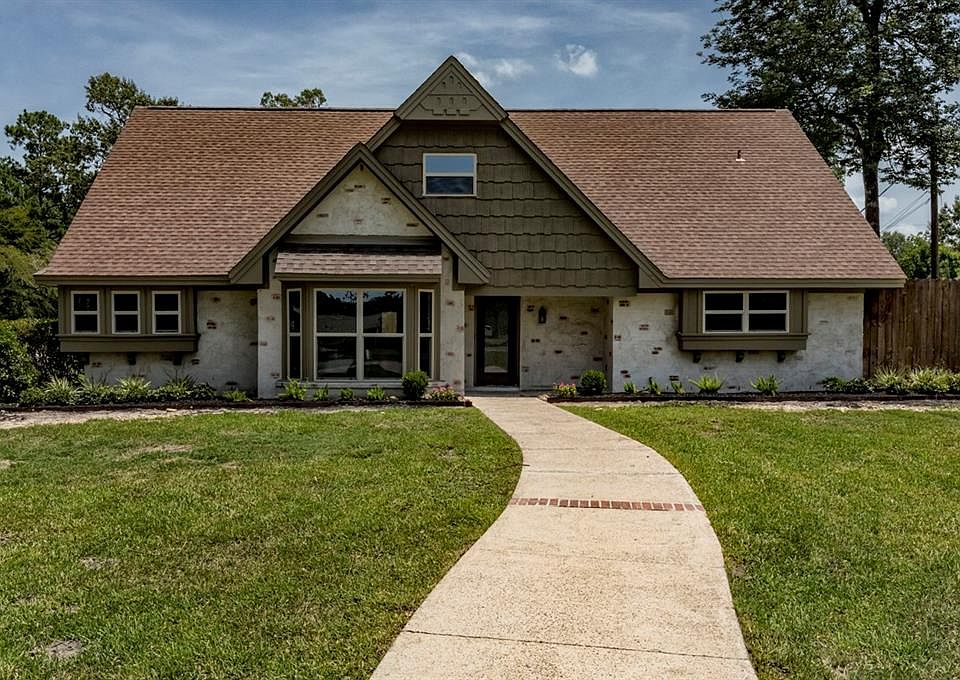 1st image of 403 W Pineshadows Dr