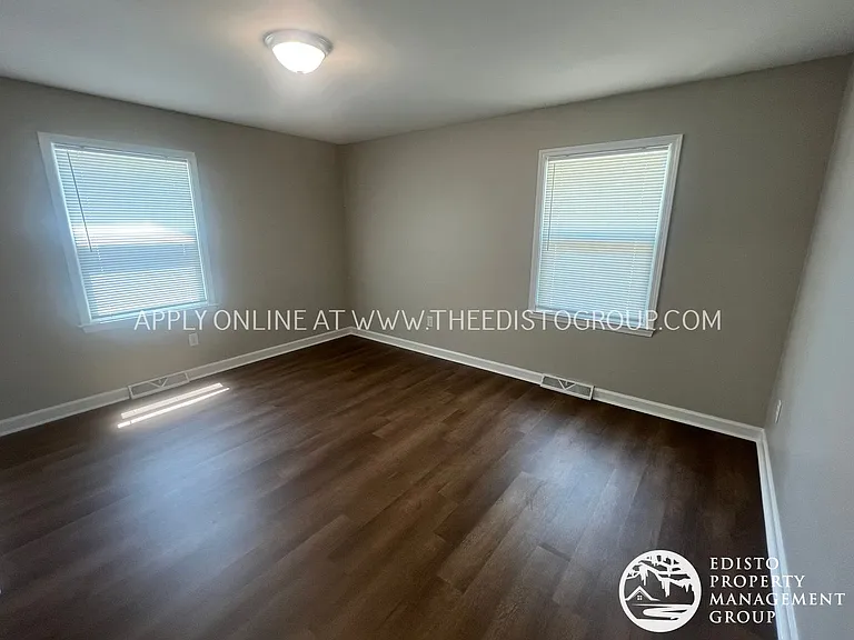 1211-1215 Ellis Ave — Photo 3