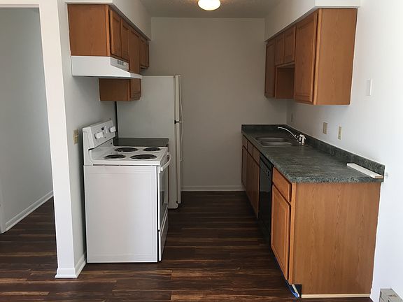 3rd image of 202 Oak Blvd
