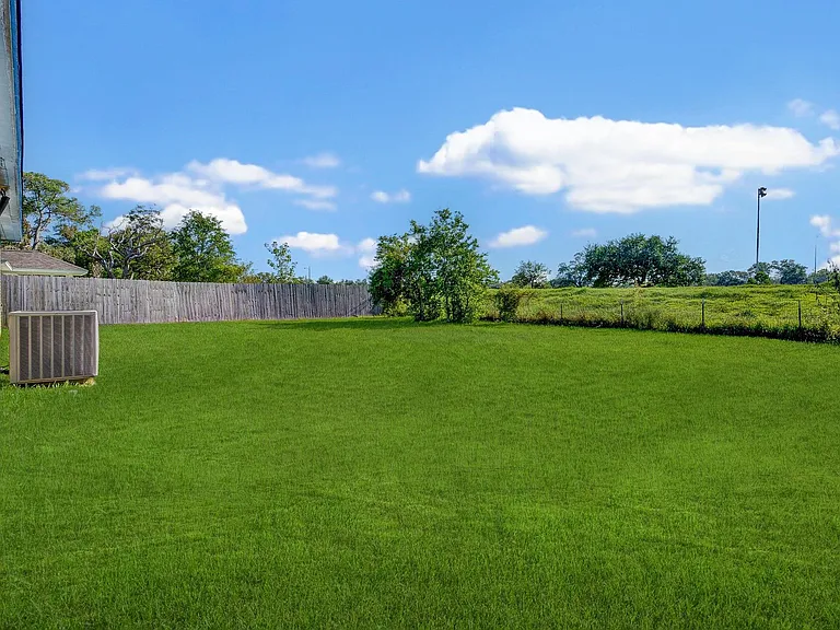131 Lakewood Dr — Photo 22
