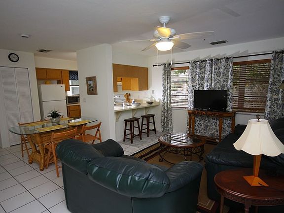 4th image of 528 Coral Cir