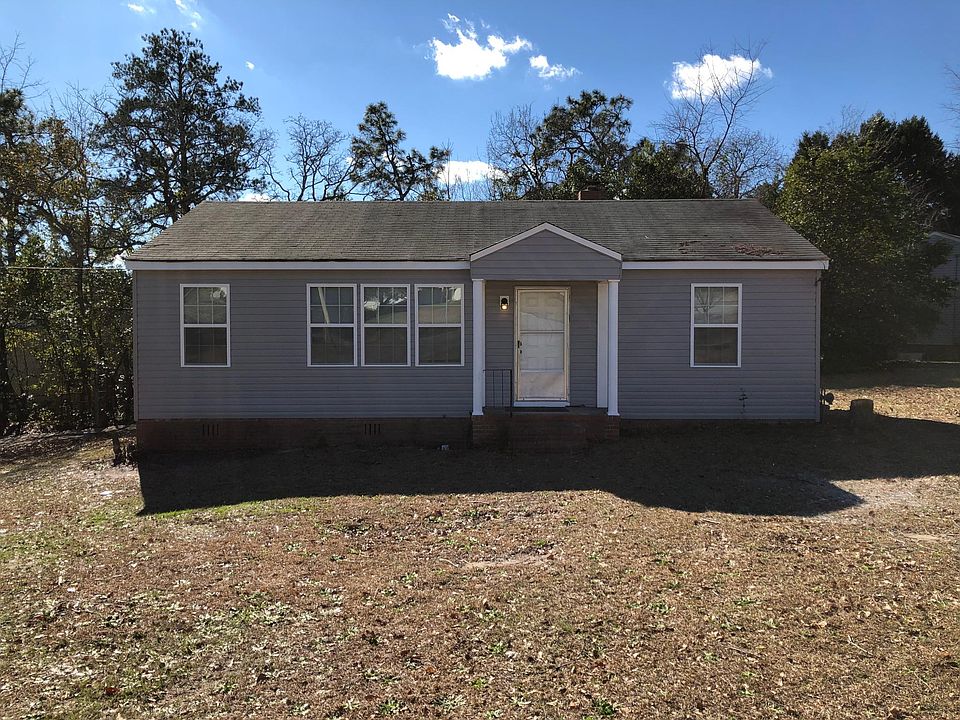Front of Home--clean and charming