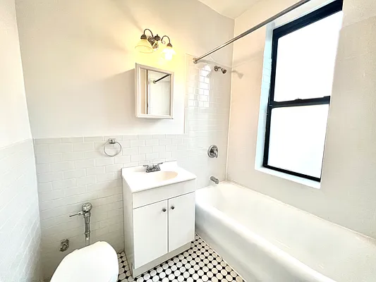 Rented by A&E Real Estate Management | media 11