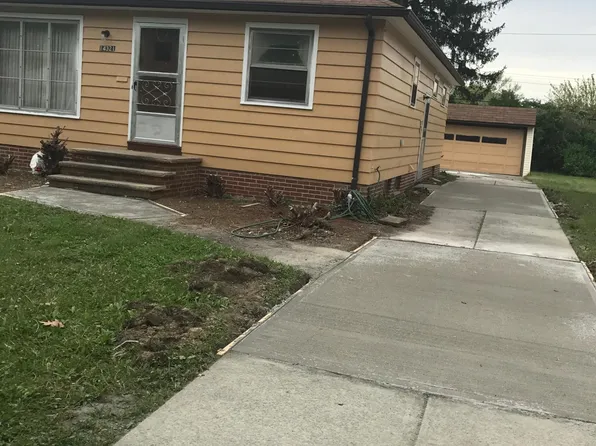 14321 James Ave, Maple Heights, OH 44137