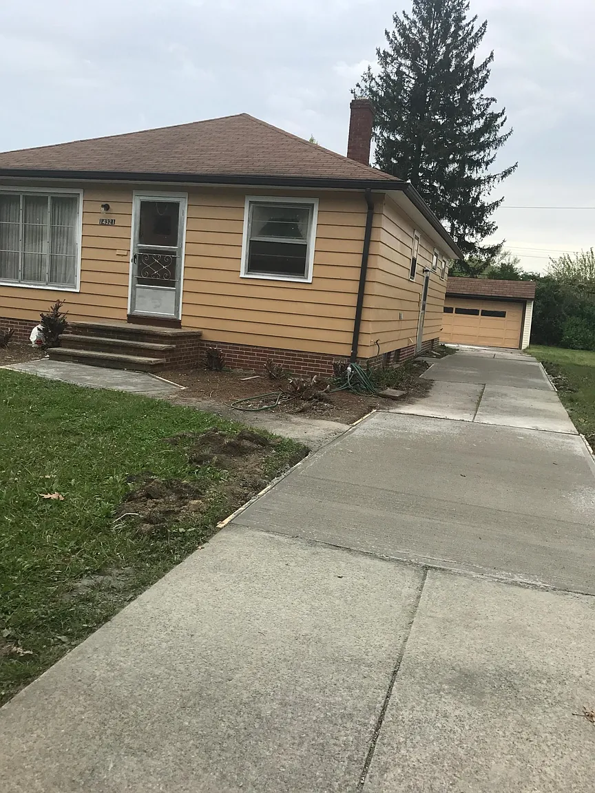 14321 James Ave photo 1