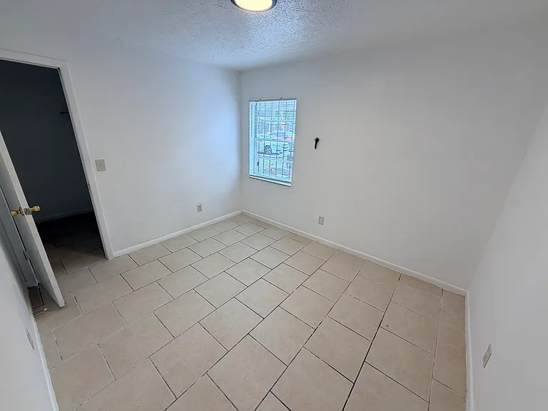 1504 E Sitka St #A — Photo 3