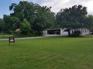 305 W Kentucky St, Chico, TX 76431