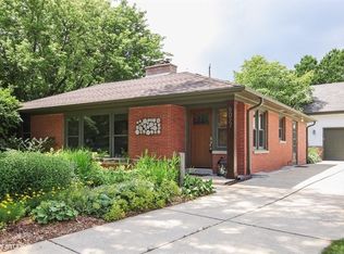 8027 N Regent Rd, Fox Pt, WI 53217