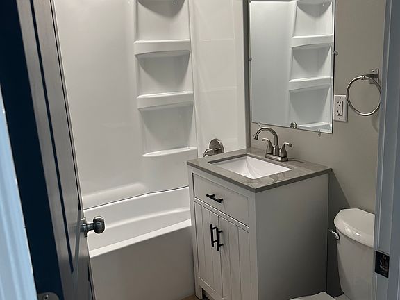 2nd image of 19550 Wolf Rd #4