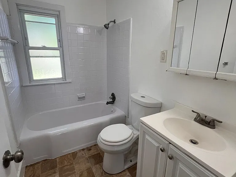 8832 Vaughan St — Photo 4